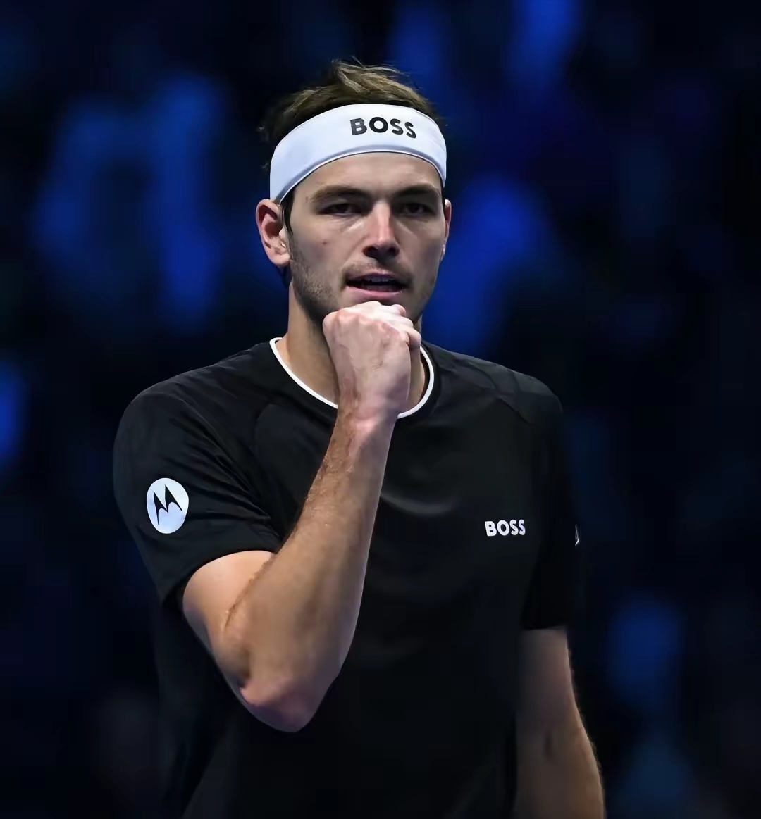 德约科维奇爆冷击败阿森纳，关键助攻引爆全场！(德约科维奇vs兹维列夫)