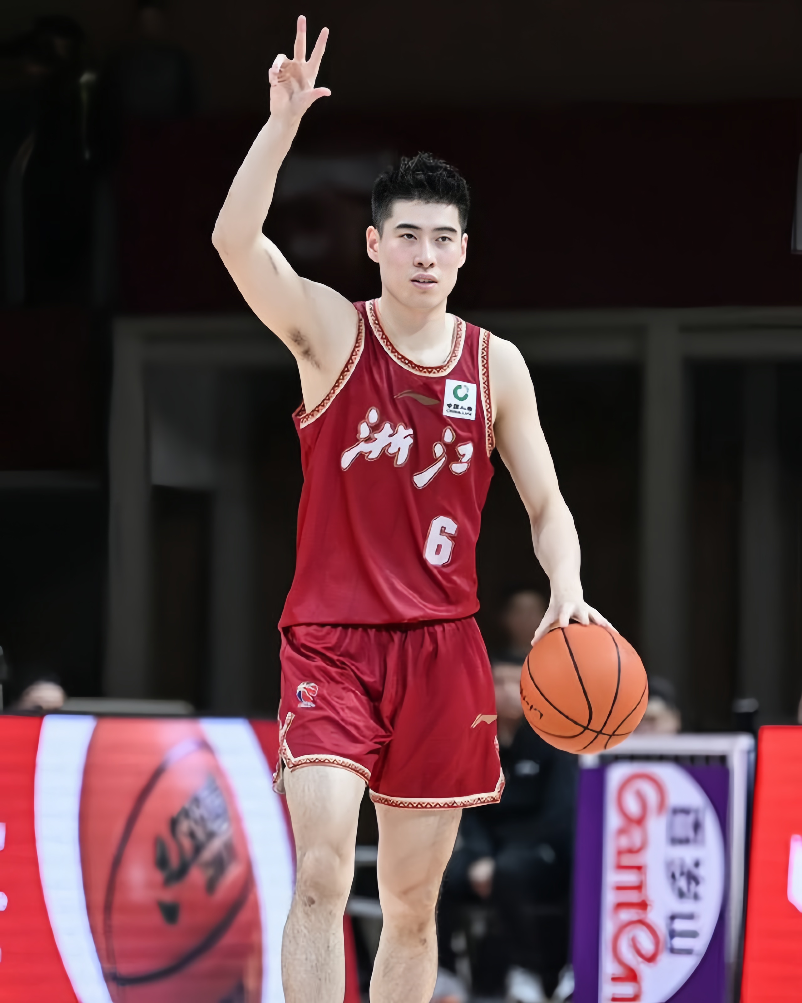 雷竞技英雄联盟关于浙江稠州复出首秀备战亚冠浙江稠州加时末段战术微调，网友：广东宏远外线爆发备战CBA季后赛的信息